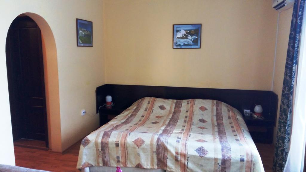 Guest House Yanina Varna Dış mekan fotoğraf